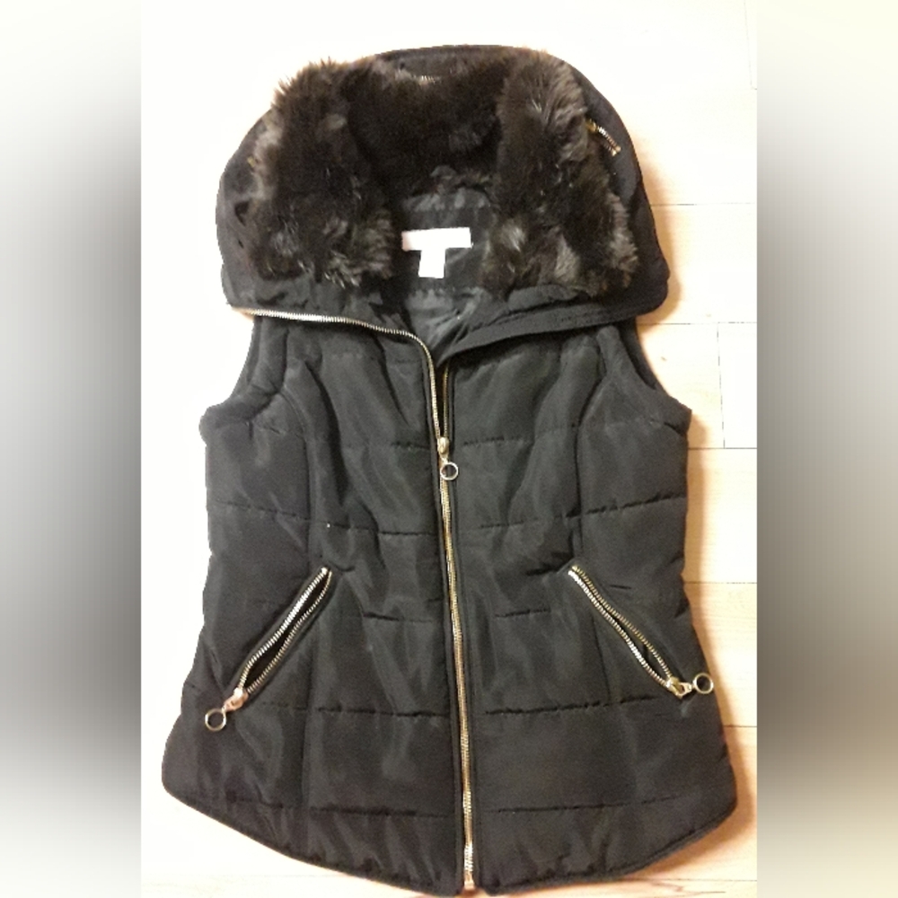 H&M CHIC BLACK PUFFER VEST WITH FAUX FUR COLLAR